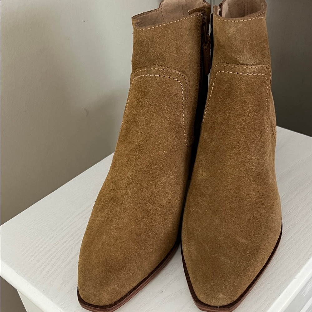 Cole Haan NAIA Suede Ankle Boots
Brand New Without Box 6m Made in Vietnam - Picture 1 of 6
